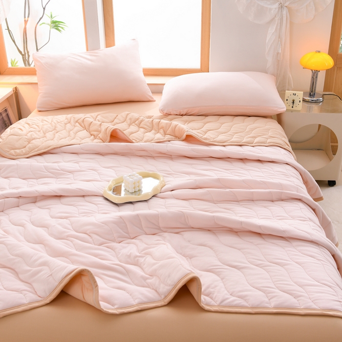 91家纺网 家纺一手货源 找家纺 珍贝家纺 2026新款亲肤舒适恬梦针织棉夏被夏凉被空调被被子被芯 卡其粉