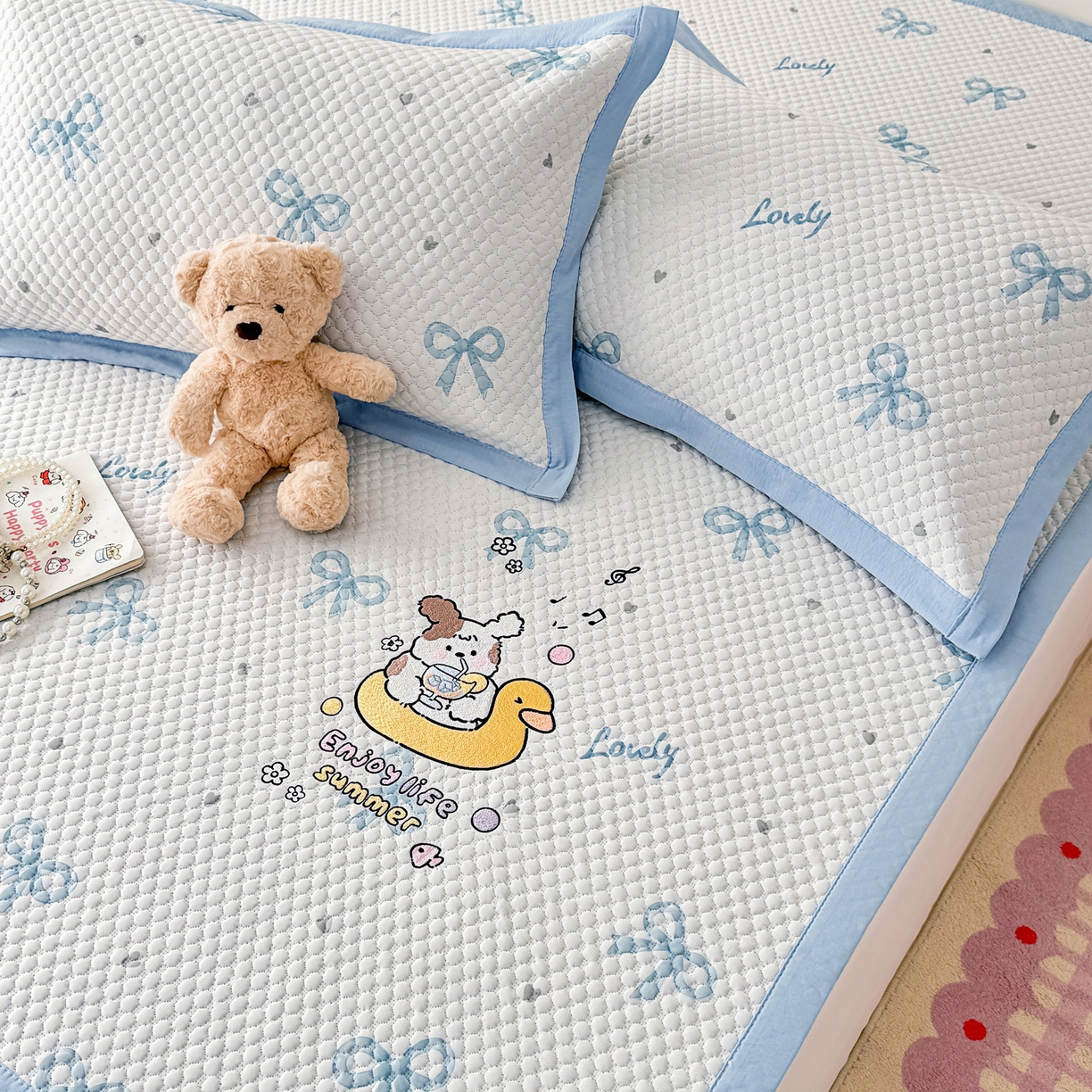 91家纺网 家纺一手货源 找家纺 大元 2026新款凉感冰豆豆印加绣凉席 可爱的夏天