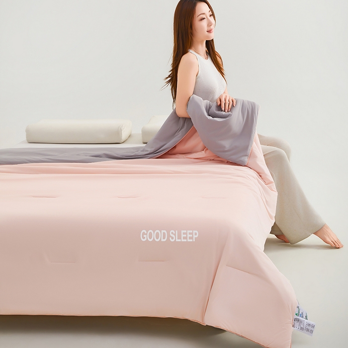 91家纺网 家纺一手货源 找家纺 晚舒庭家纺 2026新款凉感丝深睡眠夏被空调被夏凉被薄被子被芯某朵同款 柔云粉