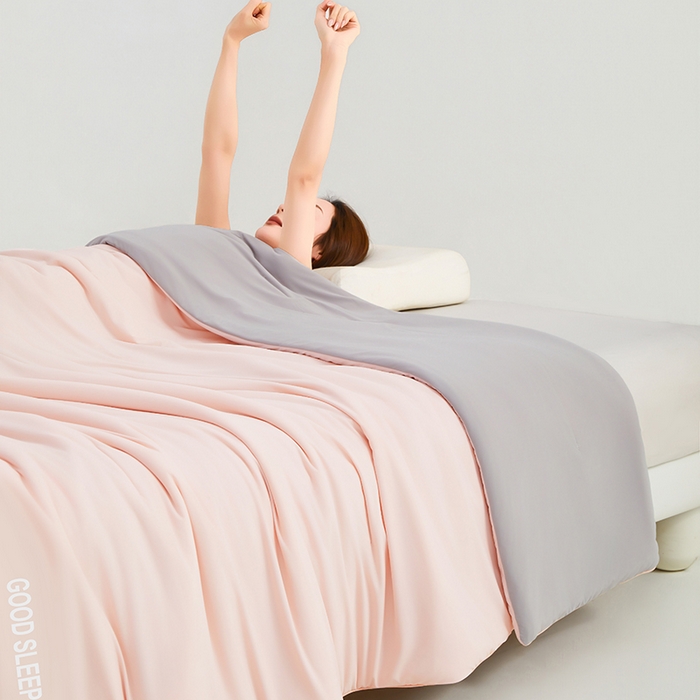 91家纺网 家纺一手货源 找家纺 晚舒庭家纺 2026新款凉感丝深睡眠夏被空调被夏凉被薄被子被芯某朵同款 柔云粉