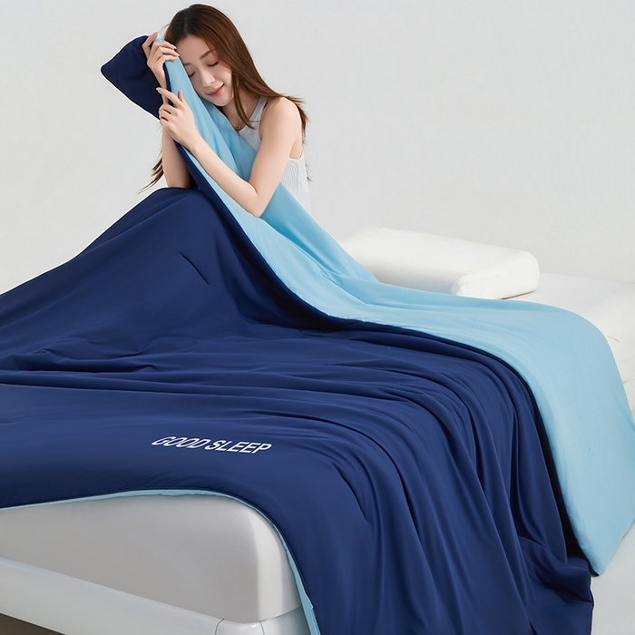 91家纺网 家纺一手货源 找家纺 晚舒庭家纺 2026新款凉感丝深睡眠夏被空调被夏凉被薄被子被芯某朵同款 深睡蓝