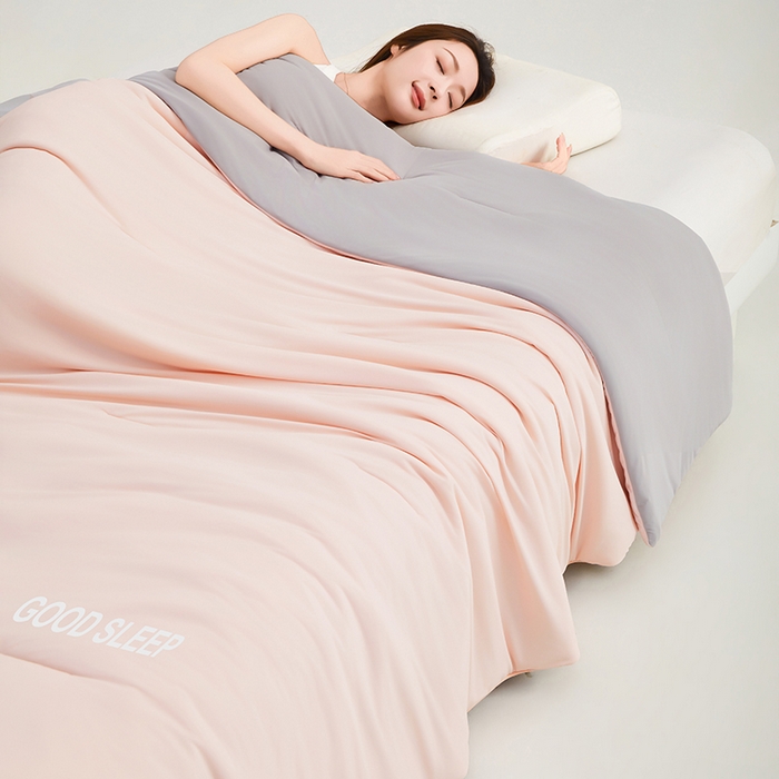 91家纺网 家纺一手货源 找家纺 晚舒庭家纺 2026新款凉感丝深睡眠夏被空调被夏凉被薄被子被芯某朵同款 柔云粉