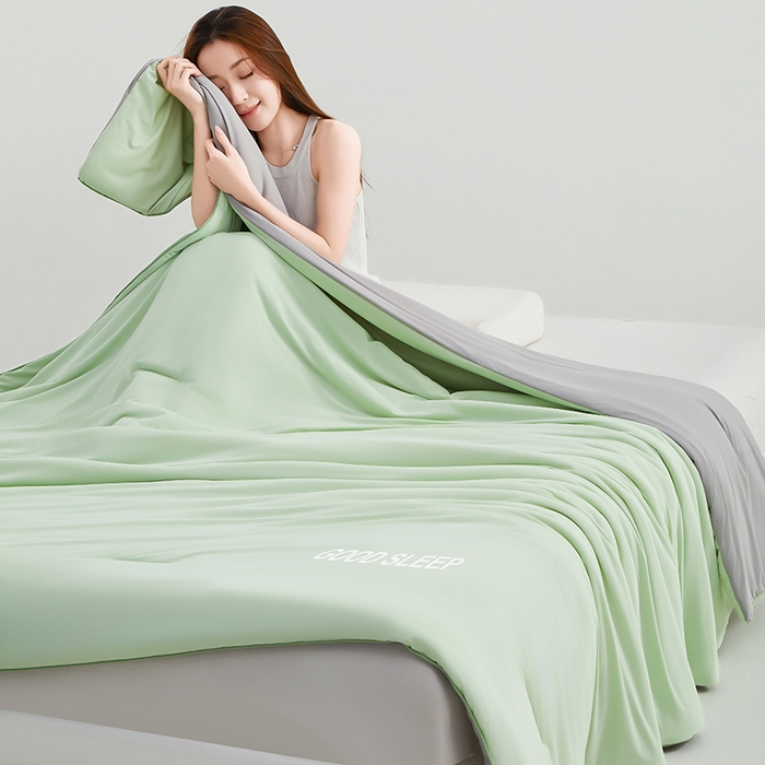 91家纺网 家纺一手货源 找家纺 晚舒庭家纺 2026新款凉感丝深睡眠夏被空调被夏凉被薄被子被芯某朵同款 苔原绿
