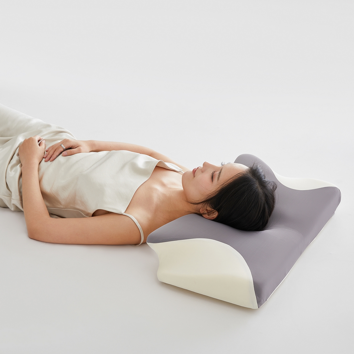 91家纺网 家纺一手货源 找家纺 土多多枕芯 2026新款牛角枕 灰色