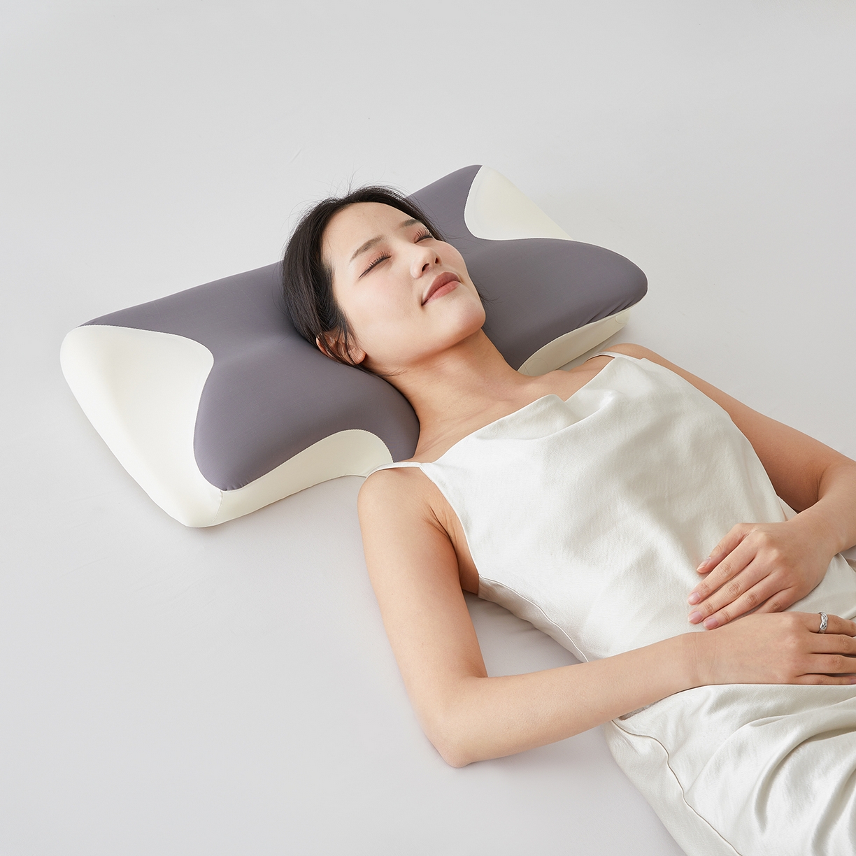 91家纺网 家纺一手货源 找家纺 土多多枕芯 2026新款牛角枕 灰色