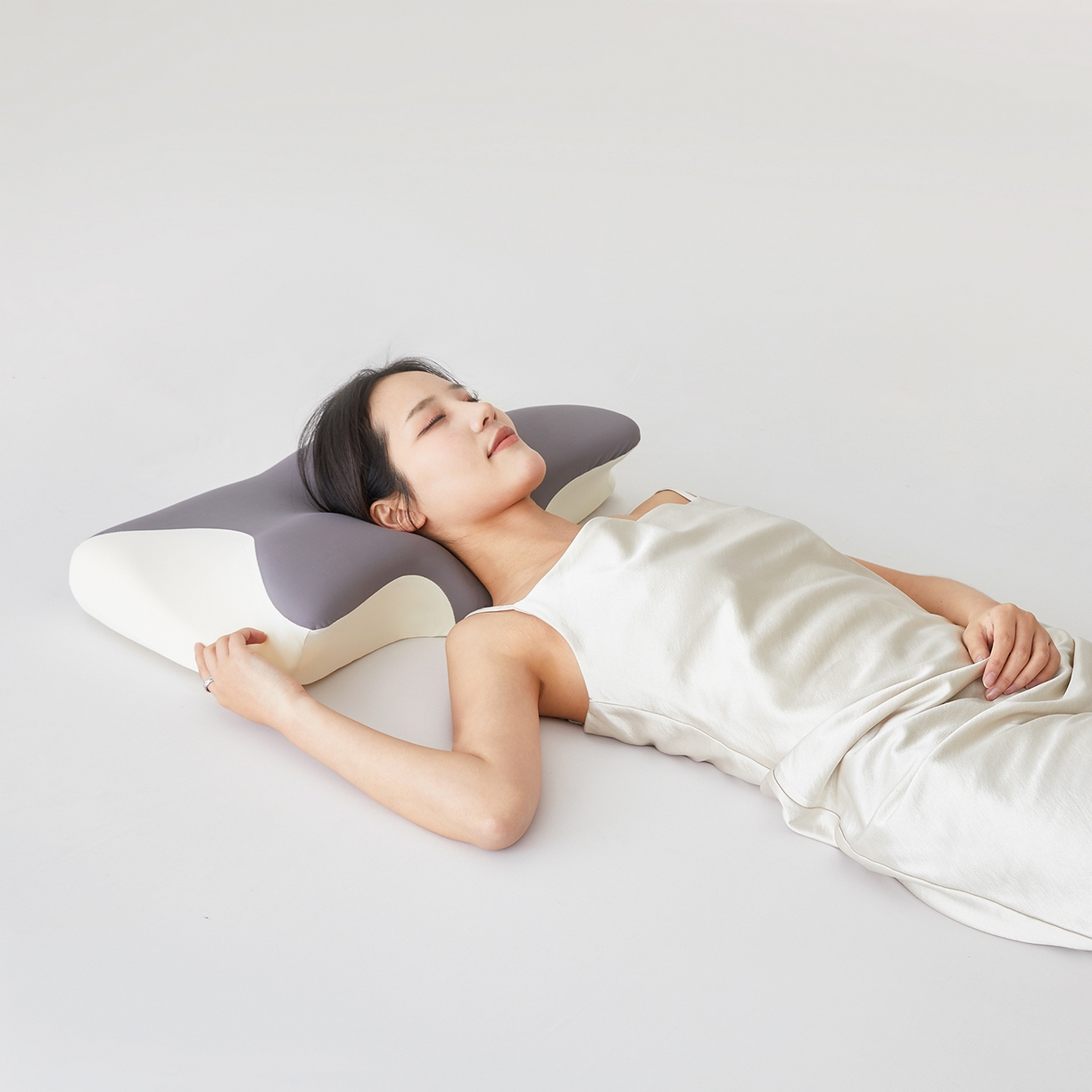 91家纺网 家纺一手货源 找家纺 土多多枕芯 2026新款牛角枕 灰色