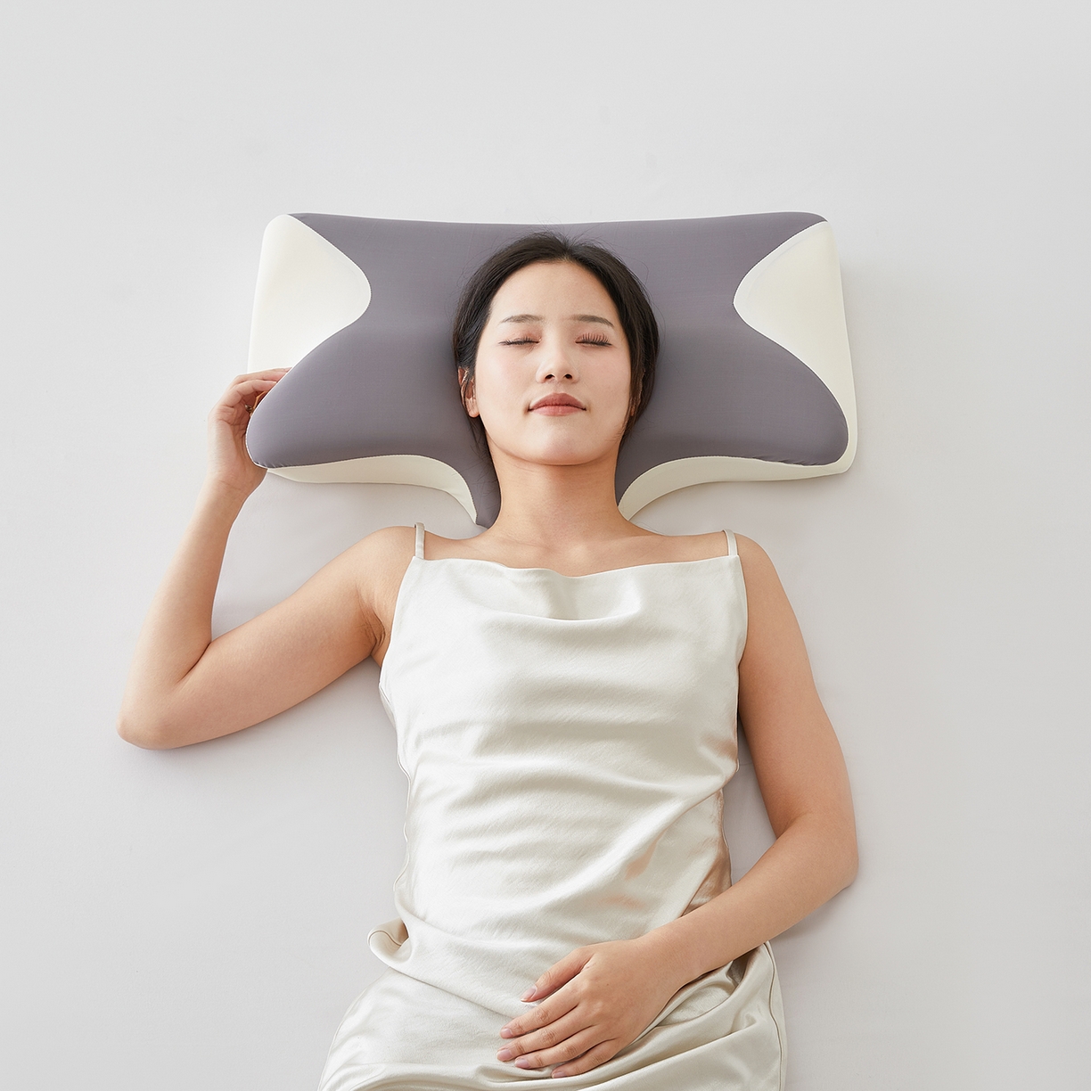 91家纺网 家纺一手货源 找家纺 土多多枕芯 2026新款牛角枕 灰色