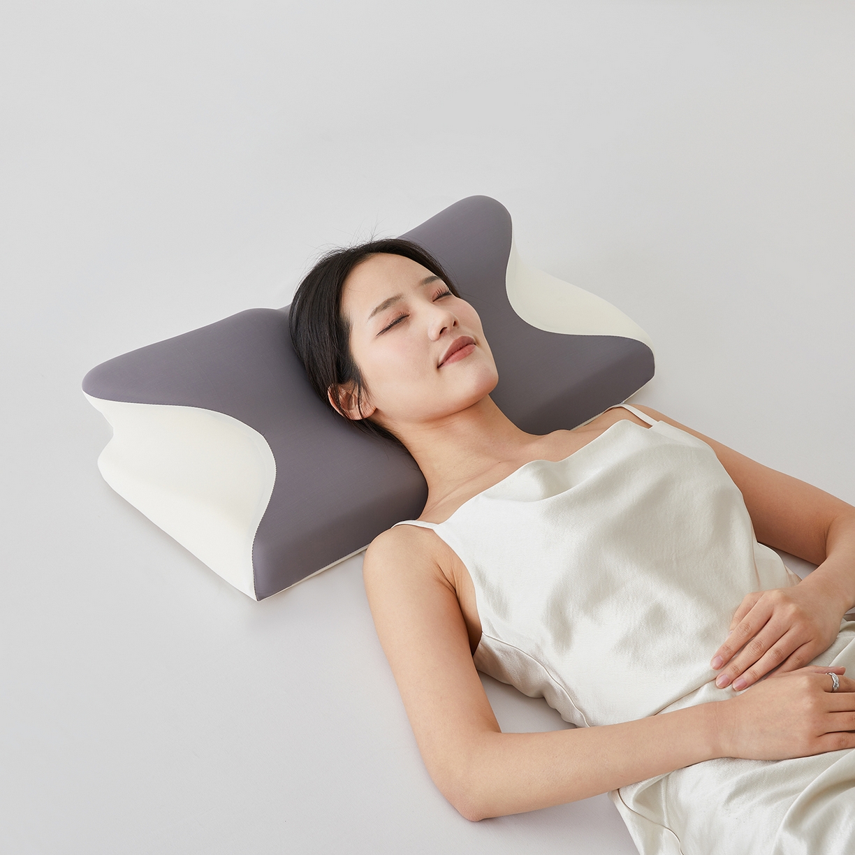 91家纺网 家纺一手货源 找家纺 土多多枕芯 2026新款牛角枕 灰色