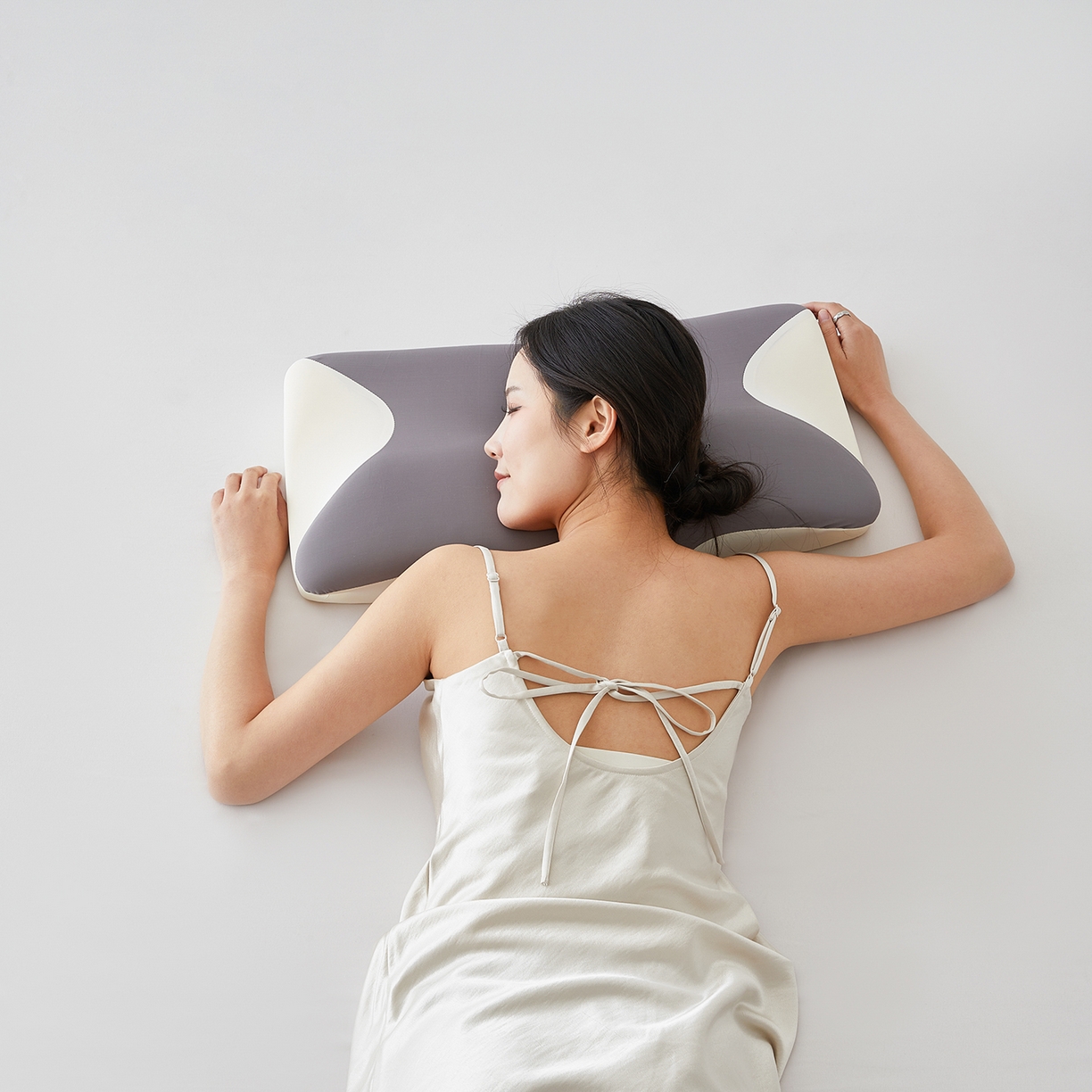 91家纺网 家纺一手货源 找家纺 土多多枕芯 2026新款牛角枕 灰色