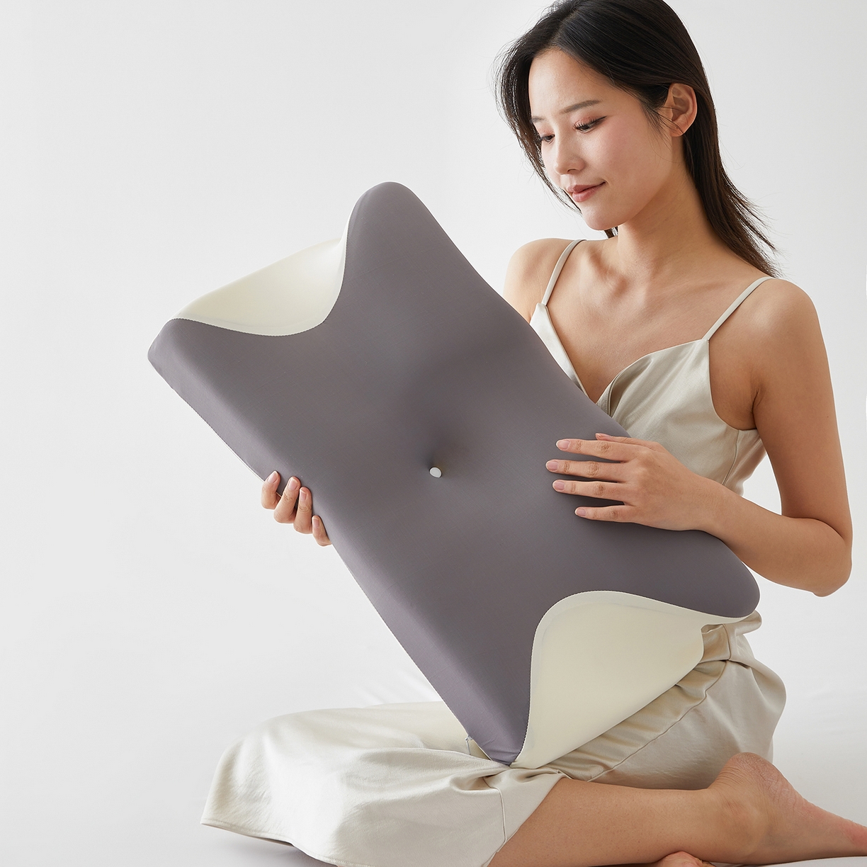 91家纺网 家纺一手货源 找家纺 土多多枕芯 2026新款牛角枕 灰色