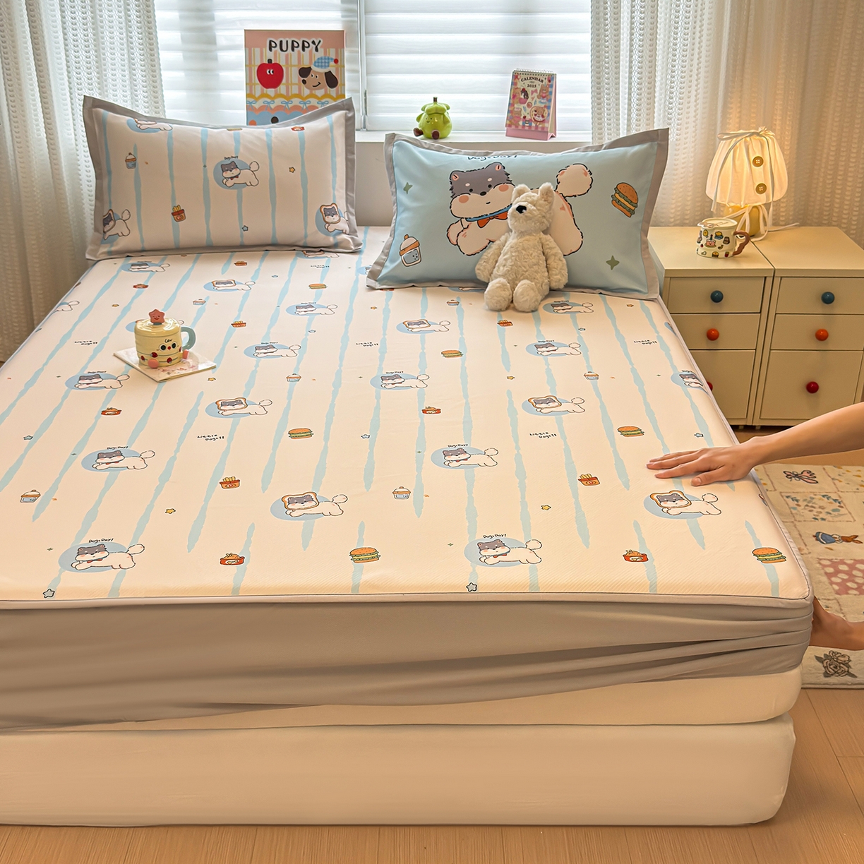 91家纺网 家纺一手货源 找家纺 懒猫家纺 2026新款卡通凉感冰丝床笠款凉席 床笠席-汉堡小狗