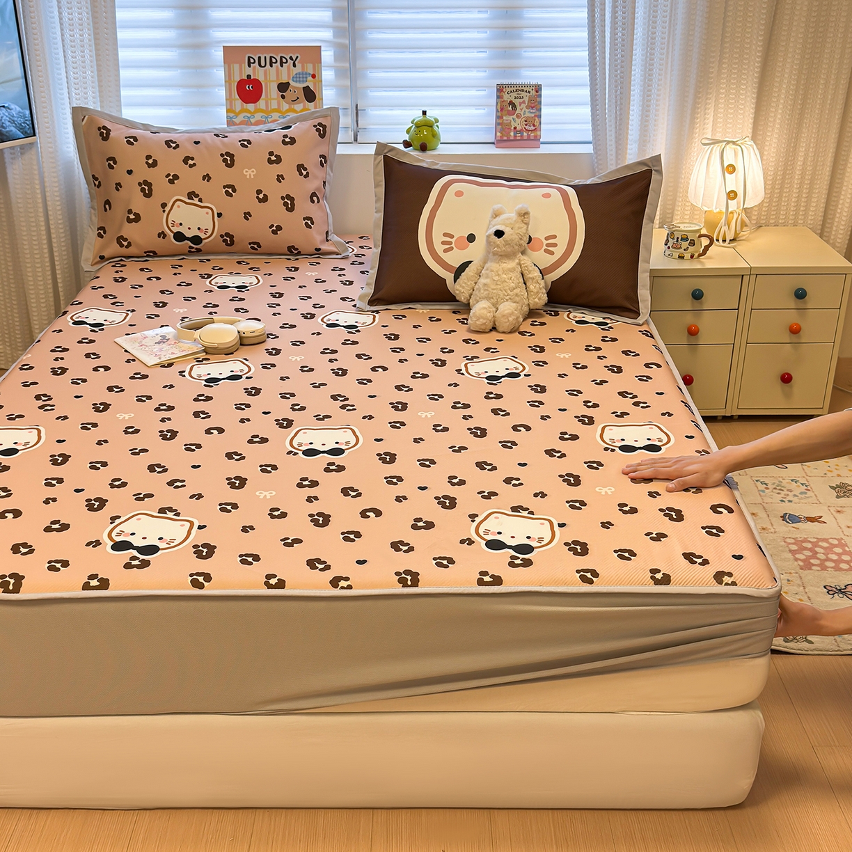 91家纺网 家纺一手货源 找家纺 懒猫家纺 2026新款卡通凉感冰丝床笠款凉席 床笠席-咖豹小猫