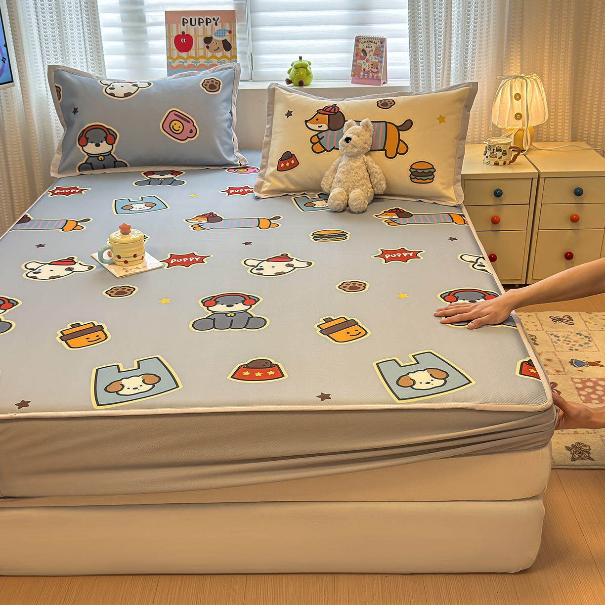 91家纺网 家纺一手货源 找家纺 懒猫家纺 2026新款卡通凉感冰丝床笠款凉席 床笠席-酷狗腊肠