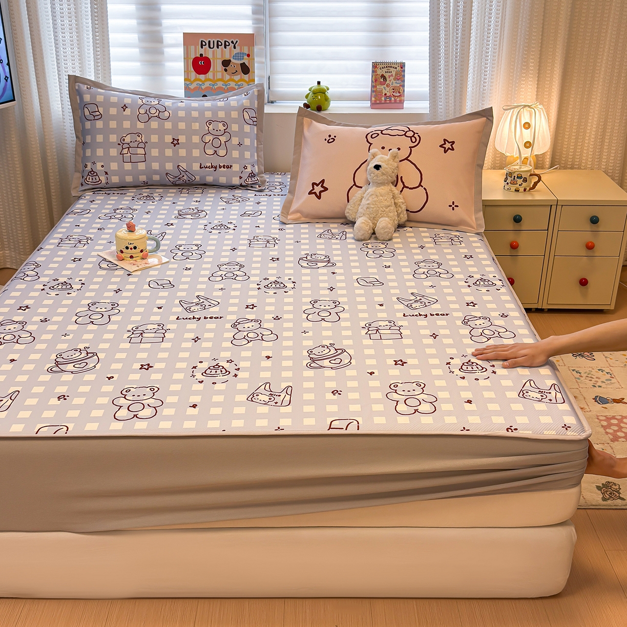 91家纺网 家纺一手货源 找家纺 懒猫家纺 2026新款卡通凉感冰丝床笠款凉席 床笠席-礼物小熊