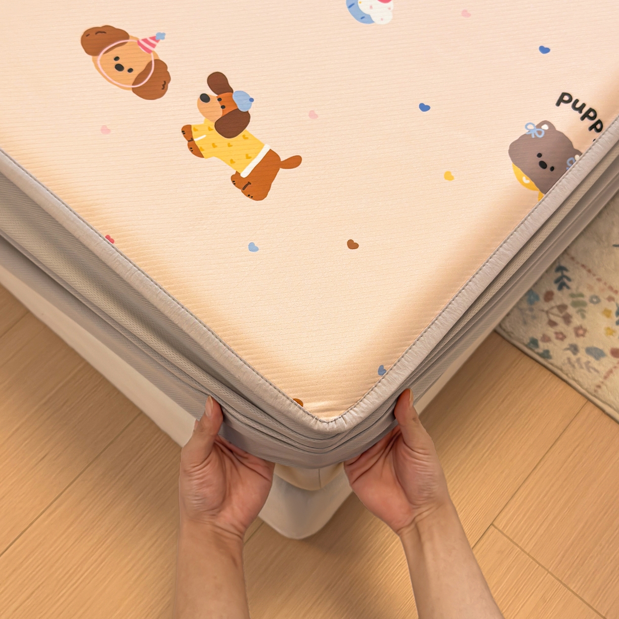 91家纺网 家纺一手货源 找家纺 懒猫家纺 2026新款卡通凉感冰丝床笠款凉席 床笠席-彩豆汪汪队