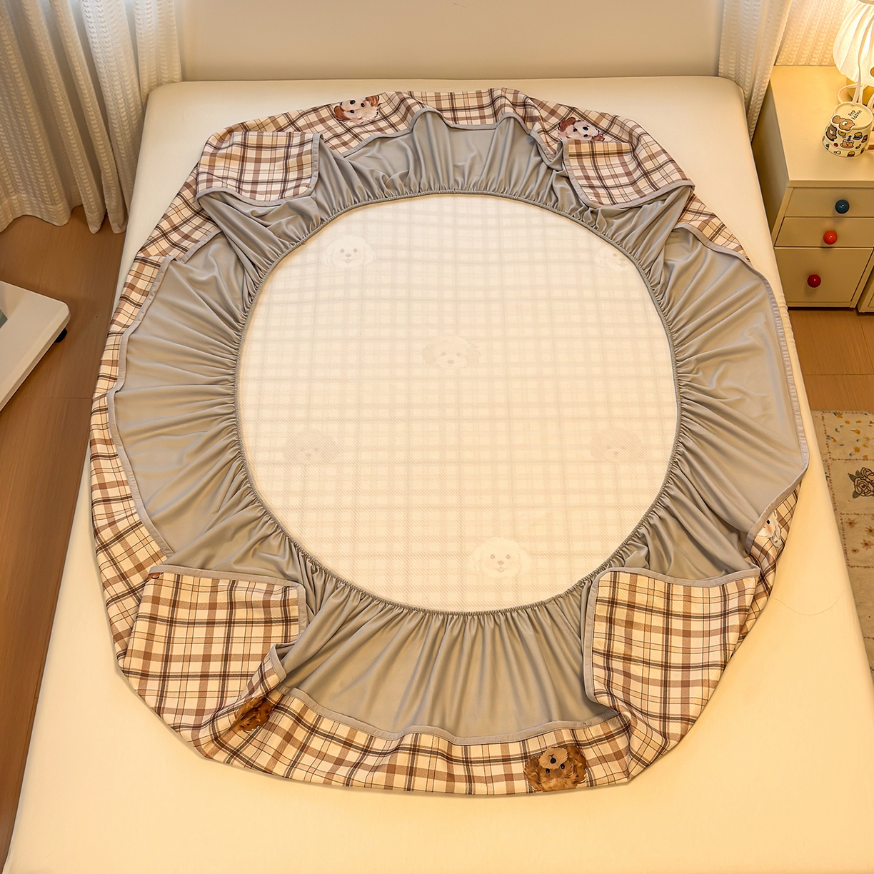 91家纺网 家纺一手货源 找家纺 懒猫家纺 2026新款卡通凉感冰丝床笠款凉席 床笠席-格纹爱犬