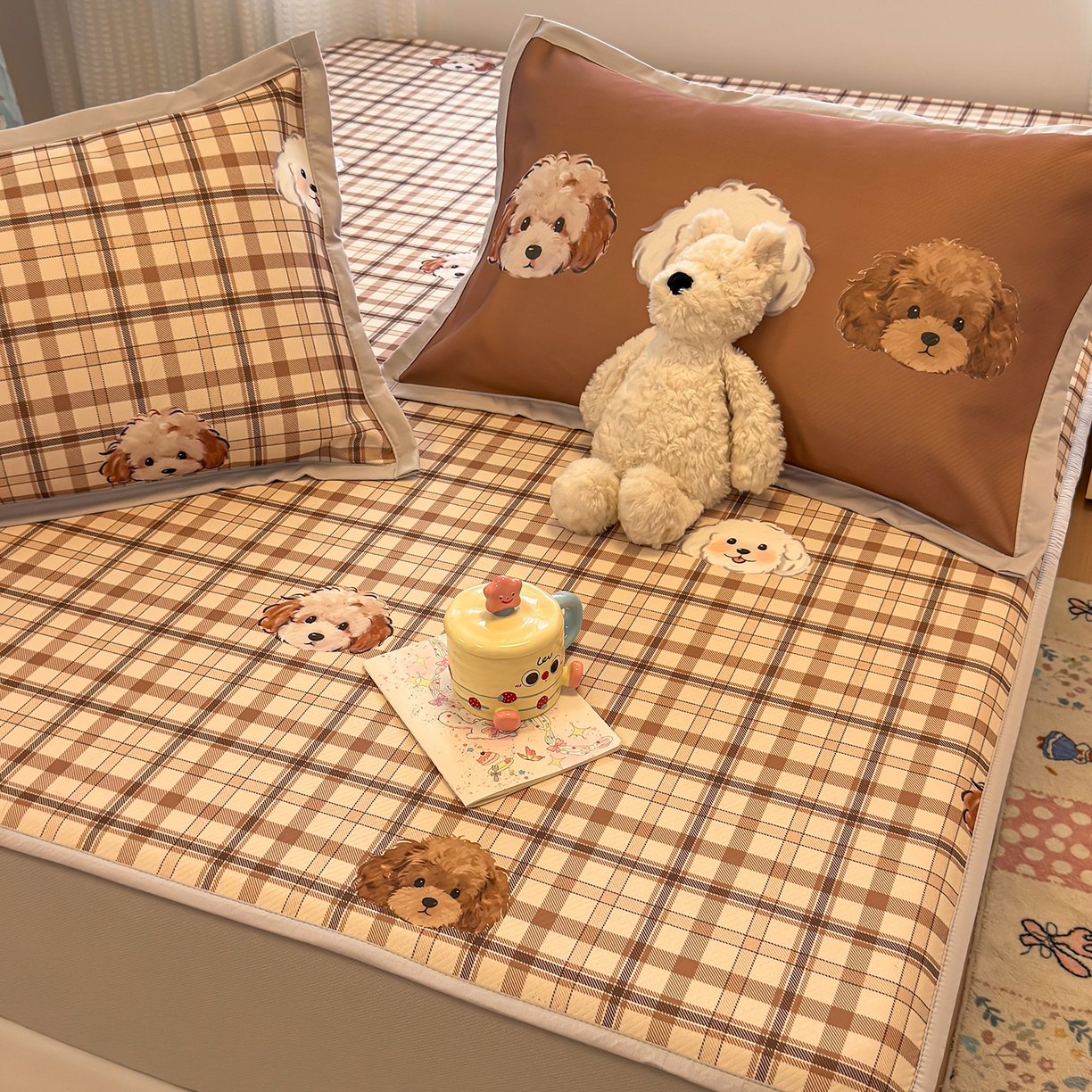 91家纺网 家纺一手货源 找家纺 懒猫家纺 2026新款卡通凉感冰丝床笠款凉席 床笠席-格纹爱犬