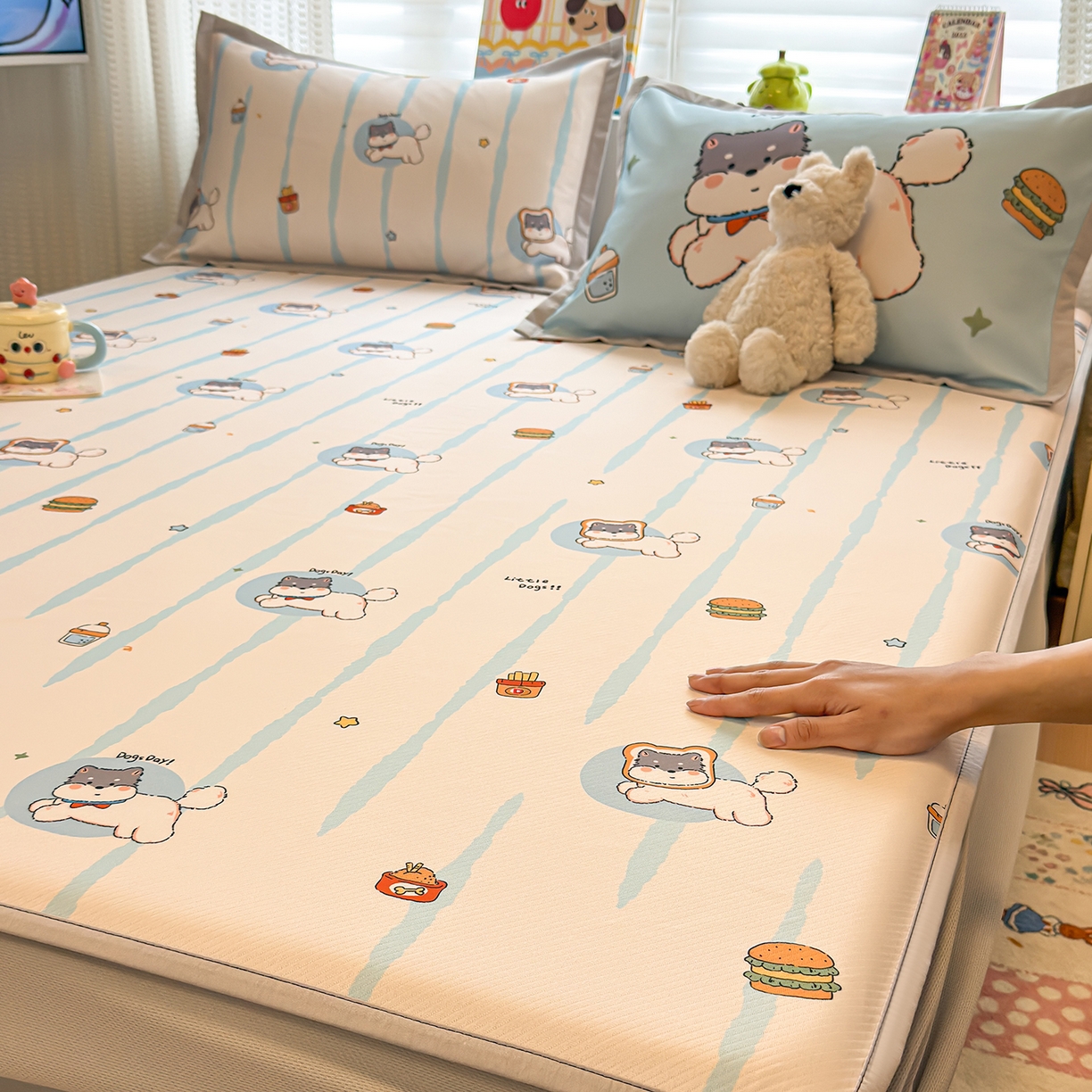 91家纺网 家纺一手货源 找家纺 懒猫家纺 2026新款卡通凉感冰丝床笠款凉席 床笠席-汉堡小狗