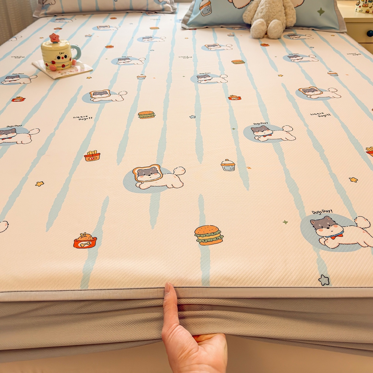 91家纺网 家纺一手货源 找家纺 懒猫家纺 2026新款卡通凉感冰丝床笠款凉席 床笠席-汉堡小狗