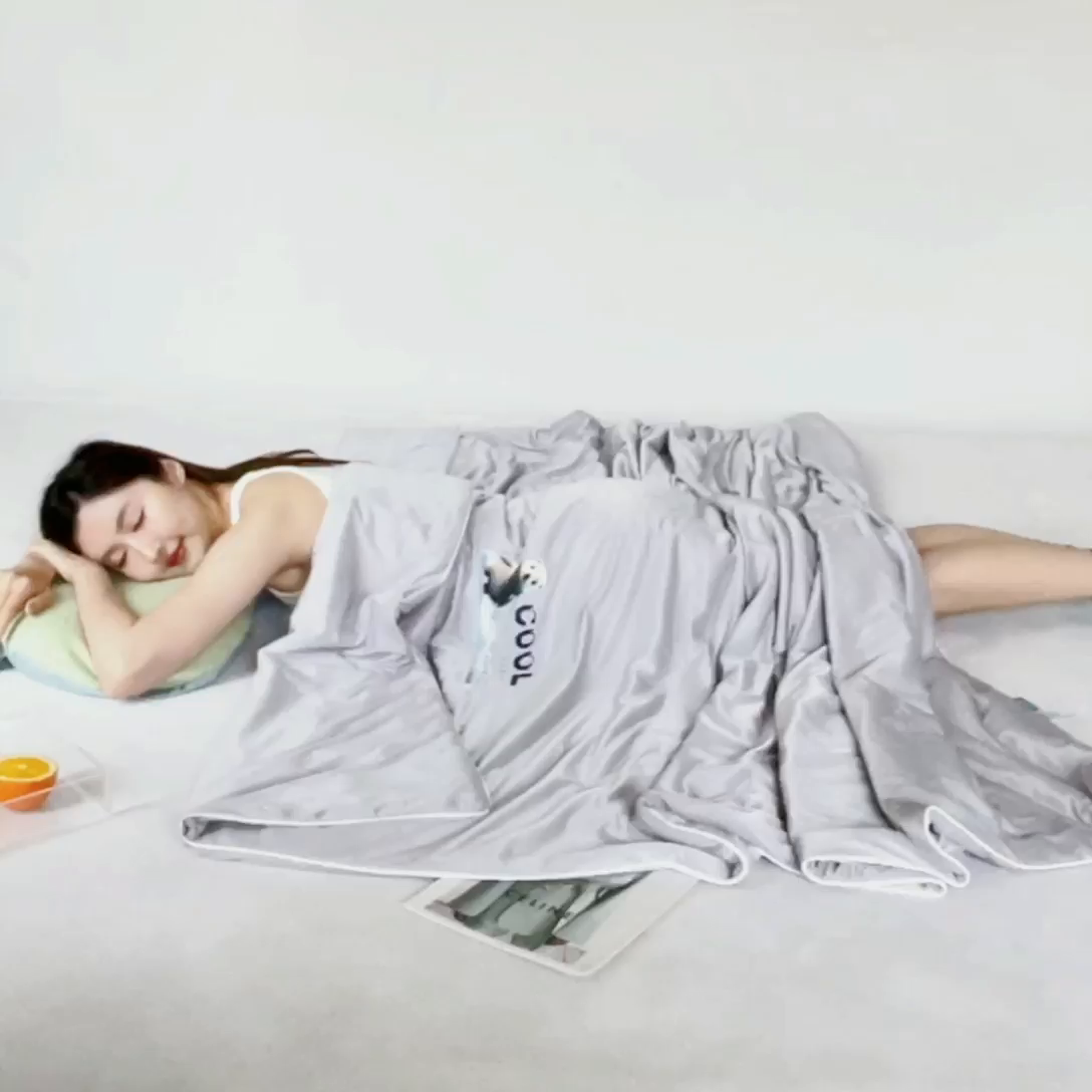 91家纺网 家纺一手货源 找家纺 VIP被业 2026新款A类双面凉感丝西瓜夏凉被单人双人空调被 时光灰