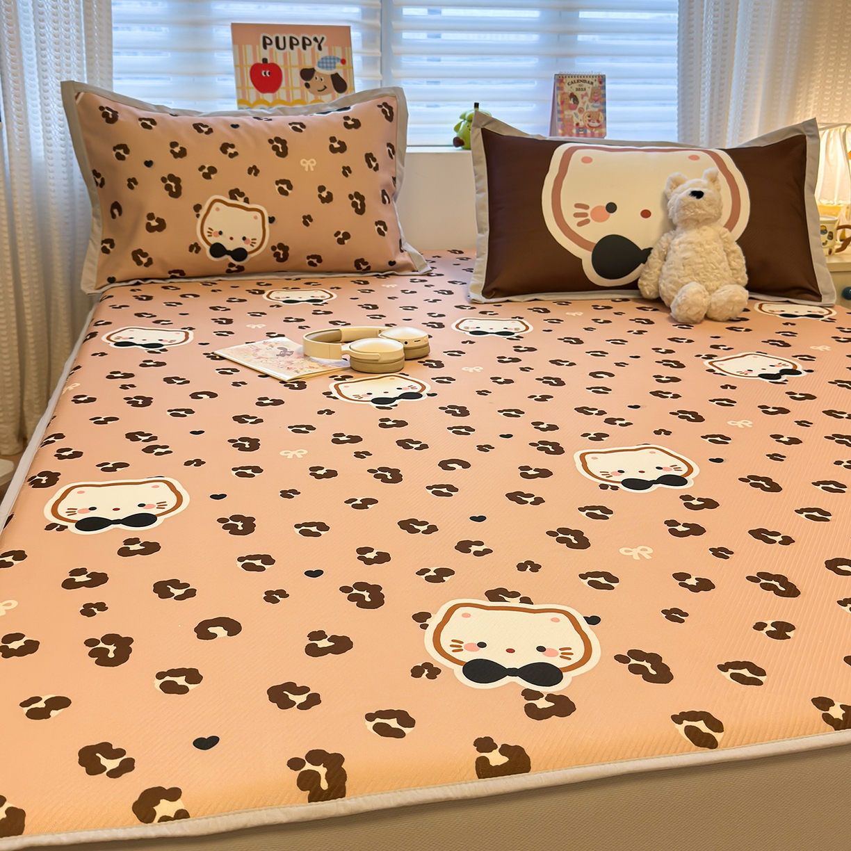 91家纺网 家纺一手货源 找家纺 懒猫家纺 2026新款卡通凉感冰丝床笠款凉席 床笠席-咖豹小猫