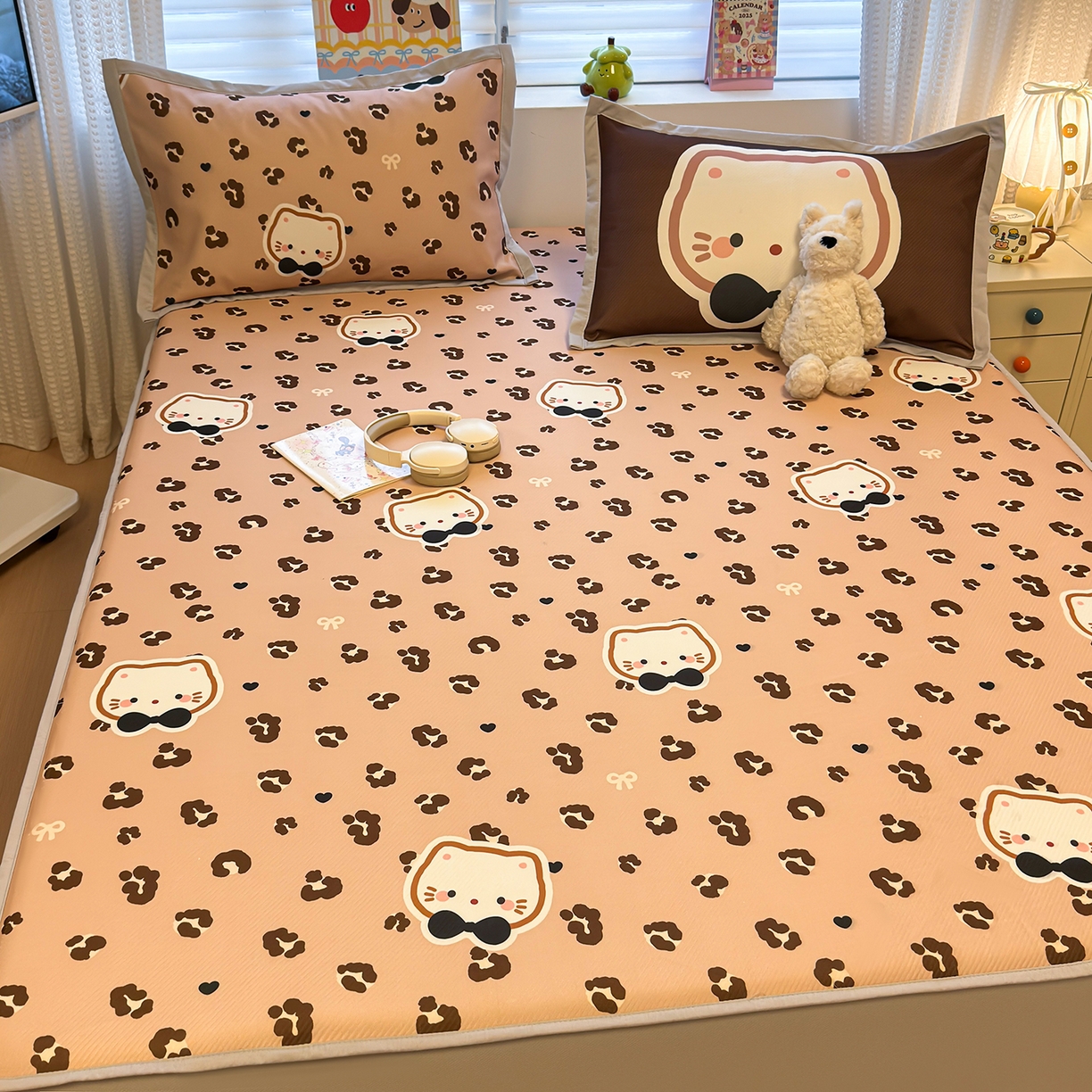 91家纺网 家纺一手货源 找家纺 懒猫家纺 2026新款卡通凉感冰丝床笠款凉席 床笠席-咖豹小猫