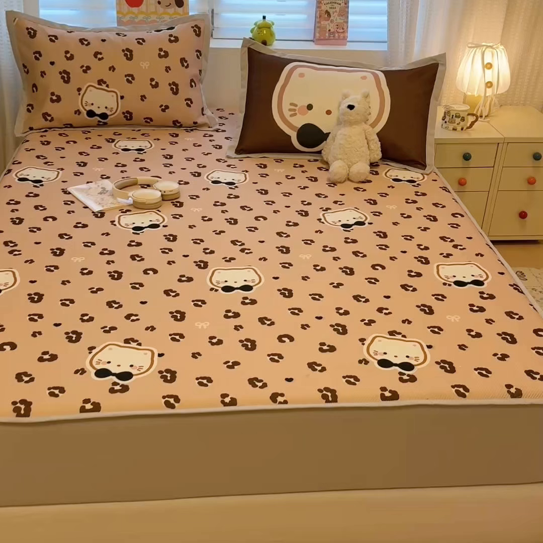 91家纺网 家纺一手货源 找家纺 懒猫家纺 2026新款卡通凉感冰丝床笠款凉席 床笠席-咖豹小猫