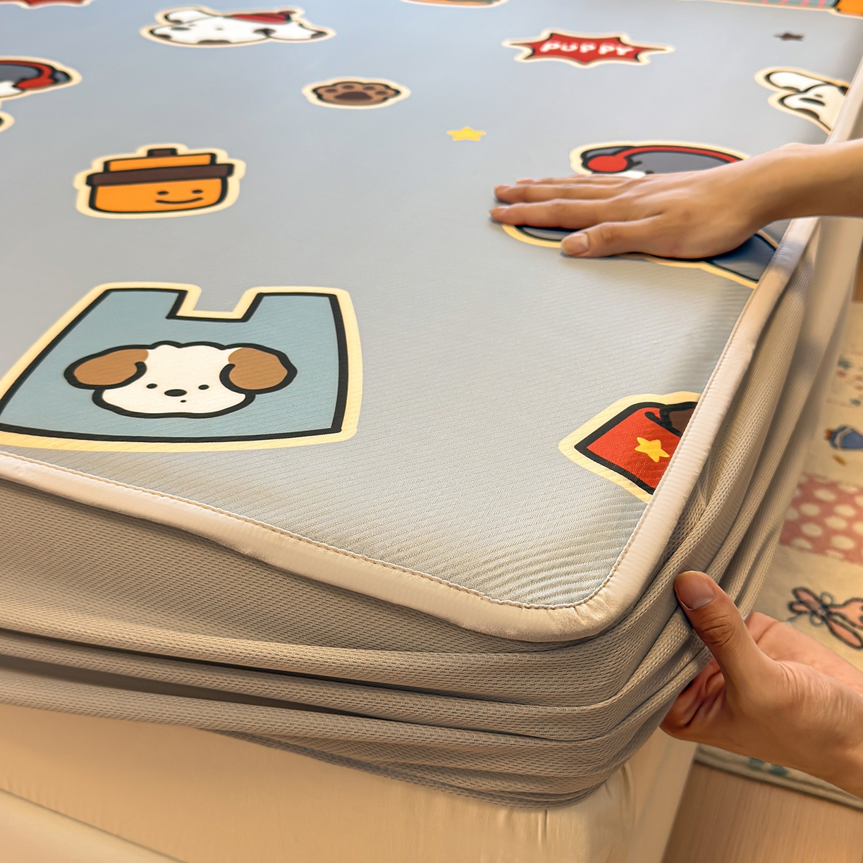 91家纺网 家纺一手货源 找家纺 懒猫家纺 2026新款卡通凉感冰丝床笠款凉席 床笠席-酷狗腊肠