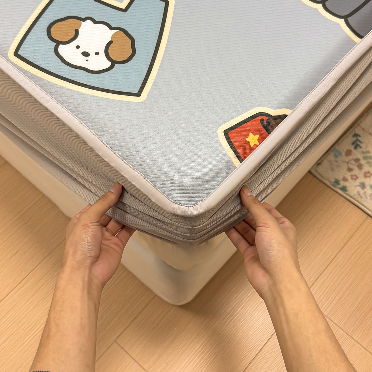 91家纺网 家纺一手货源 找家纺 懒猫家纺 2026新款卡通凉感冰丝床笠款凉席 床笠席-酷狗腊肠