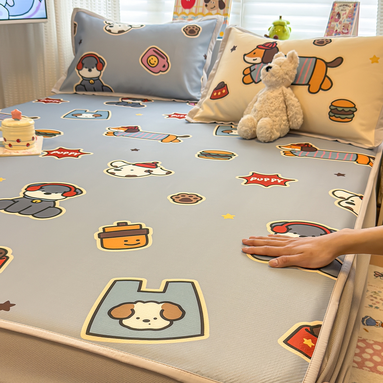 91家纺网 家纺一手货源 找家纺 懒猫家纺 2026新款卡通凉感冰丝床笠款凉席 床笠席-酷狗腊肠