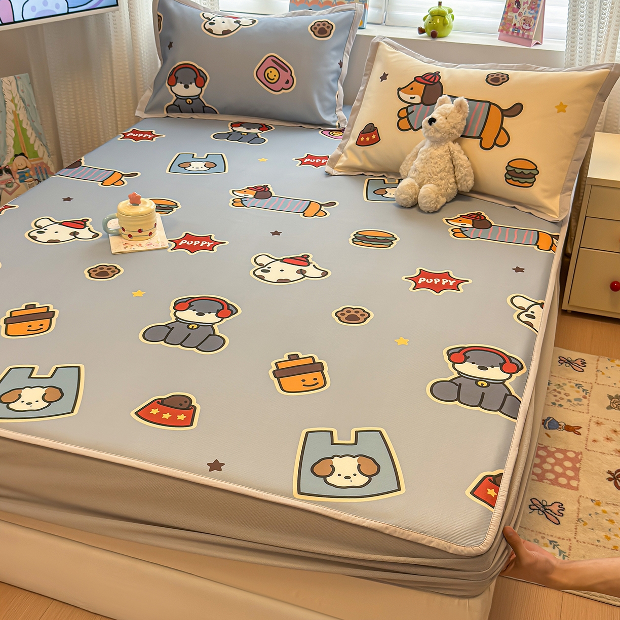 91家纺网 家纺一手货源 找家纺 懒猫家纺 2026新款卡通凉感冰丝床笠款凉席 床笠席-酷狗腊肠