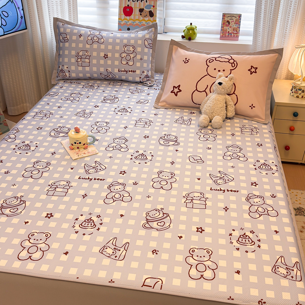 91家纺网 家纺一手货源 找家纺 懒猫家纺 2026新款卡通凉感冰丝床笠款凉席 床笠席-礼物小熊