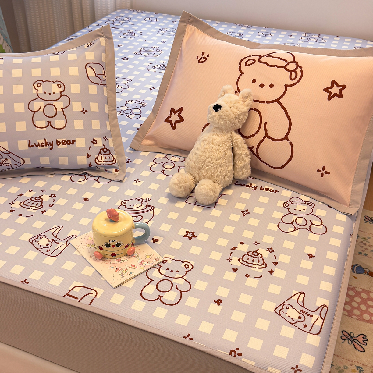 91家纺网 家纺一手货源 找家纺 懒猫家纺 2026新款卡通凉感冰丝床笠款凉席 床笠席-礼物小熊