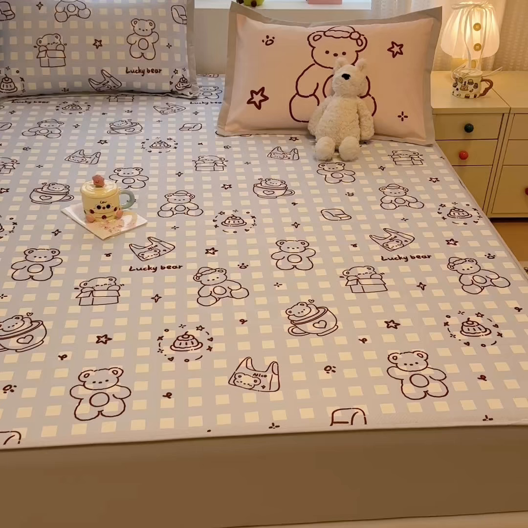 91家纺网 家纺一手货源 找家纺 懒猫家纺 2026新款卡通凉感冰丝床笠款凉席 床笠席-礼物小熊