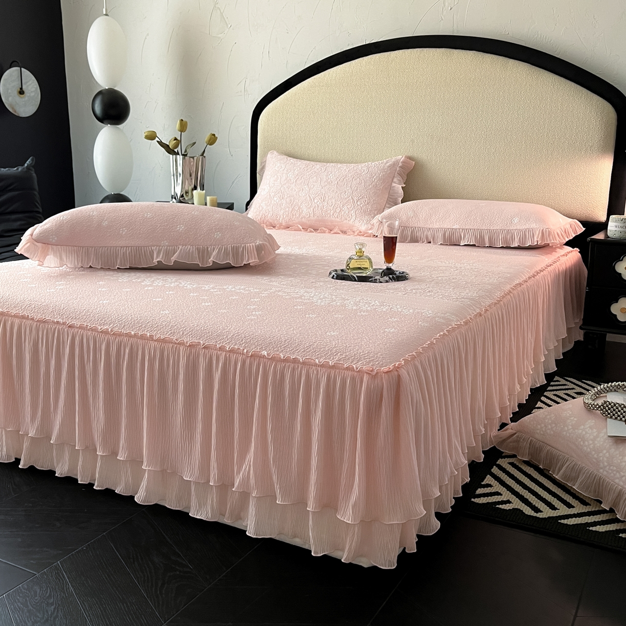 91家纺网 家纺一手货源 找家纺 莱米家纺 2026新款蕾丝花系列冰豆豆床裙 花漾-粉