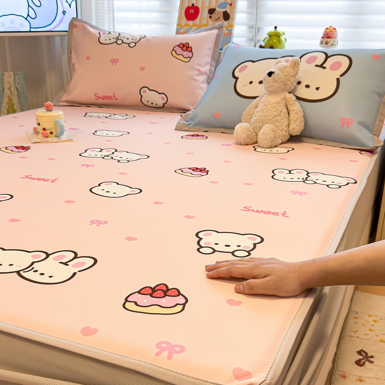 91家纺网 家纺一手货源 找家纺 懒猫家纺 2026新款卡通凉感冰丝床笠款凉席 床笠席-熊兔玩伴