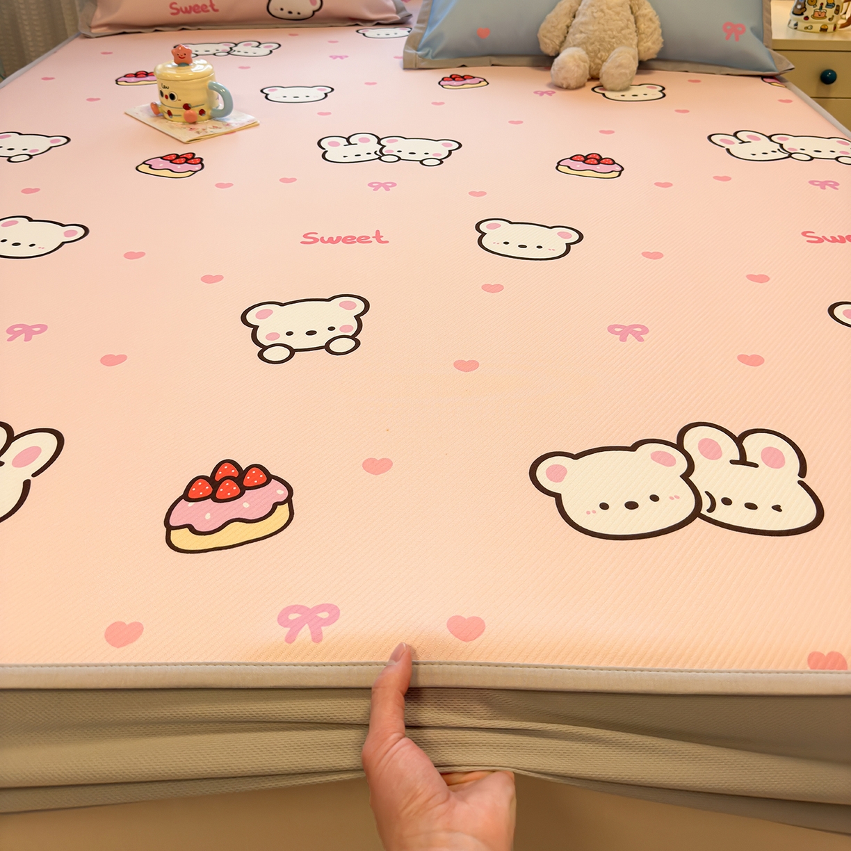 91家纺网 家纺一手货源 找家纺 懒猫家纺 2026新款卡通凉感冰丝床笠款凉席 床笠席-熊兔玩伴