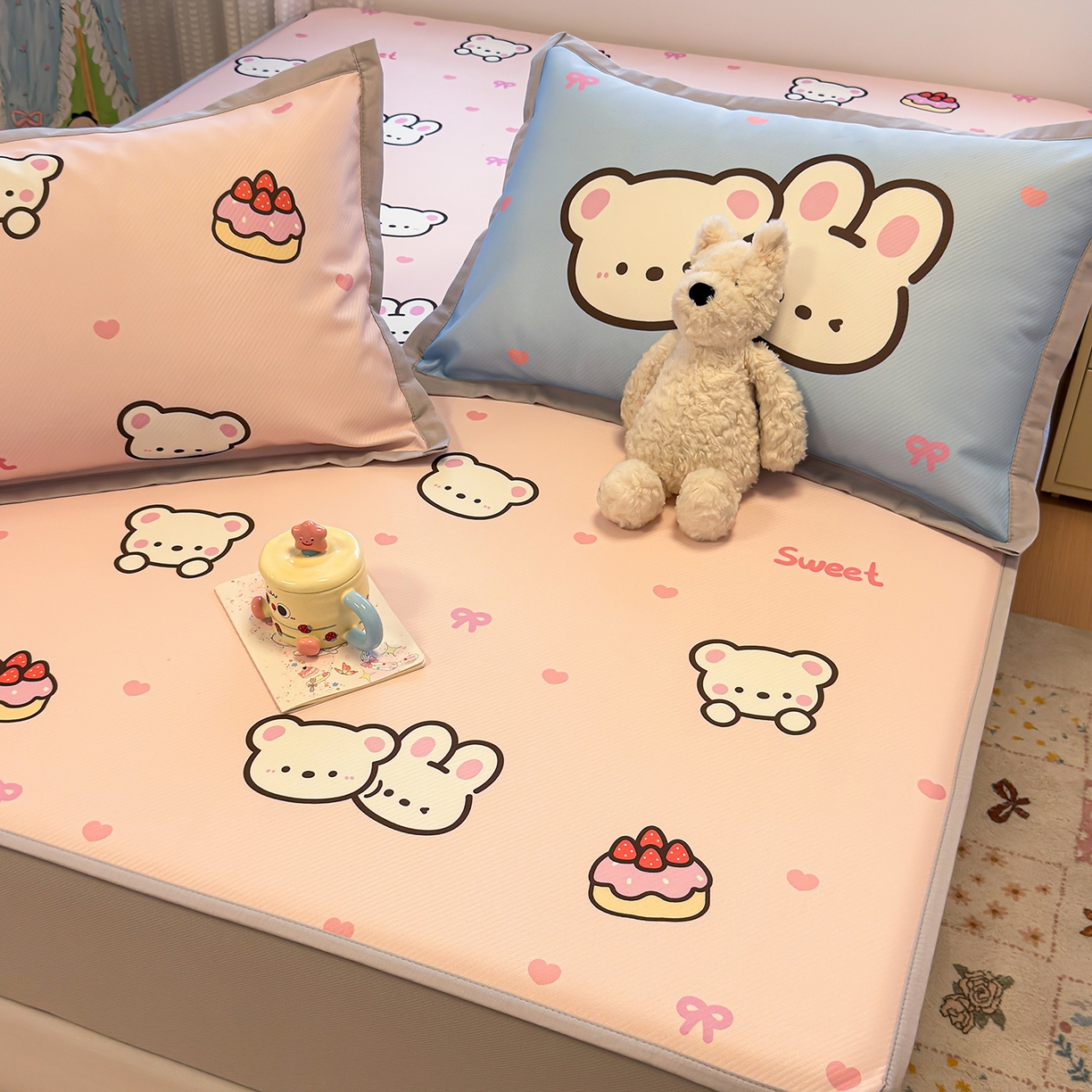 91家纺网 家纺一手货源 找家纺 懒猫家纺 2026新款卡通凉感冰丝床笠款凉席 床笠席-熊兔玩伴