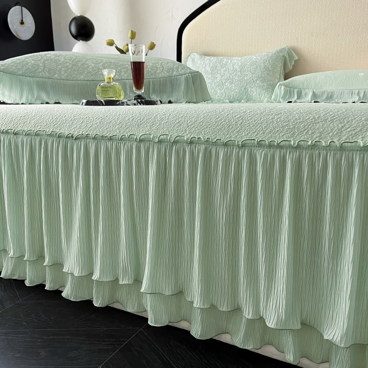 91家纺网 家纺一手货源 找家纺 莱米家纺 2026新款蕾丝花系列冰豆豆床裙 花漾-绿