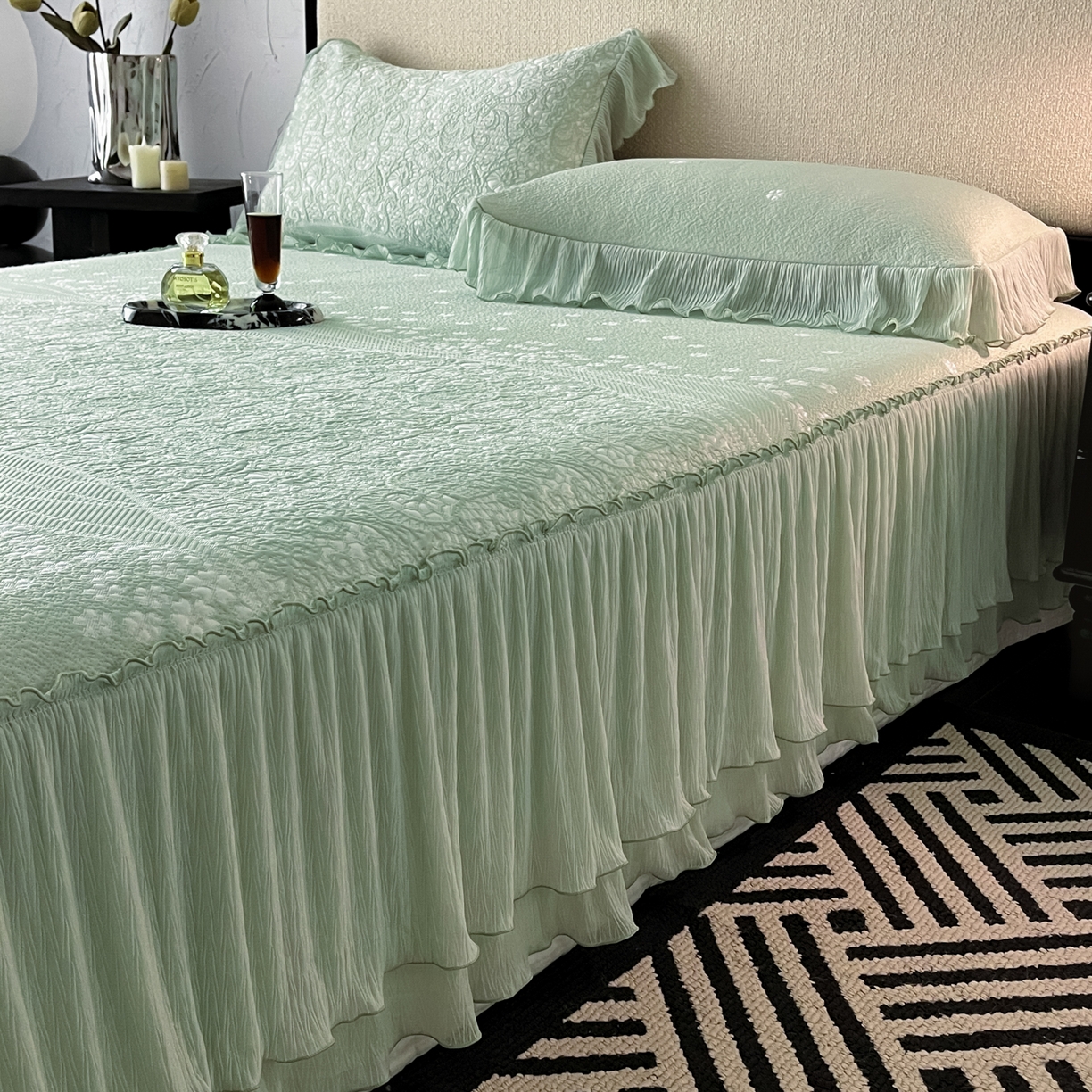 91家纺网 家纺一手货源 找家纺 莱米家纺 2026新款蕾丝花系列冰豆豆床裙 花漾-绿