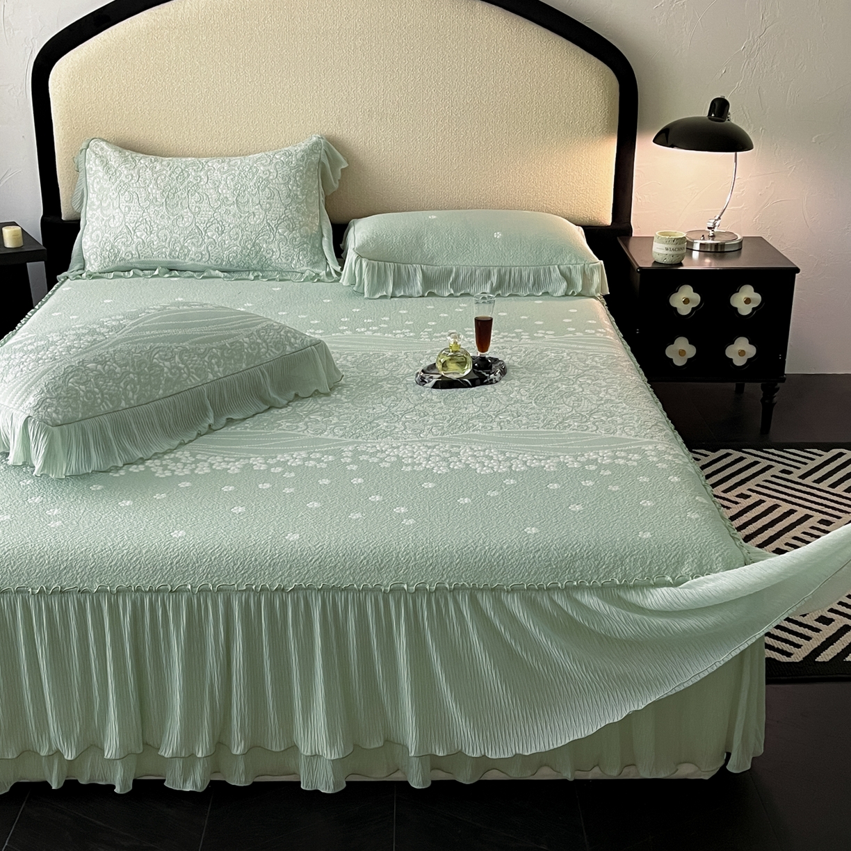 91家纺网 家纺一手货源 找家纺 莱米家纺 2026新款蕾丝花系列冰豆豆床裙 花漾-绿