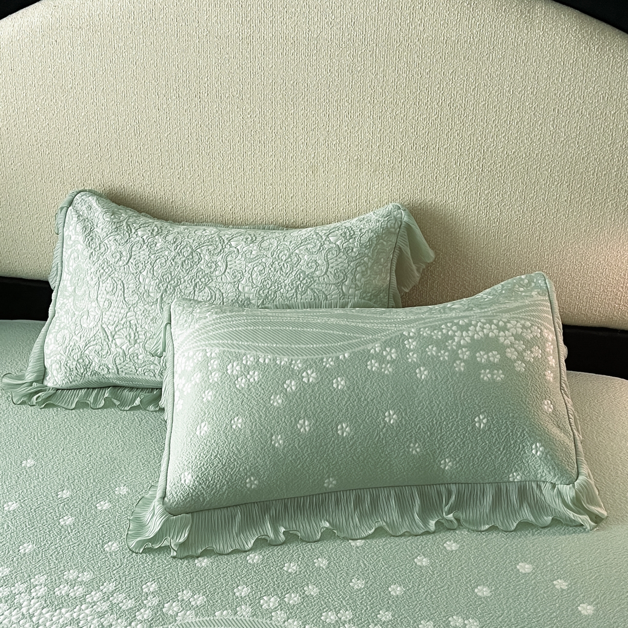 91家纺网 家纺一手货源 找家纺 莱米家纺 2026新款蕾丝花系列冰豆豆床裙 花漾-绿