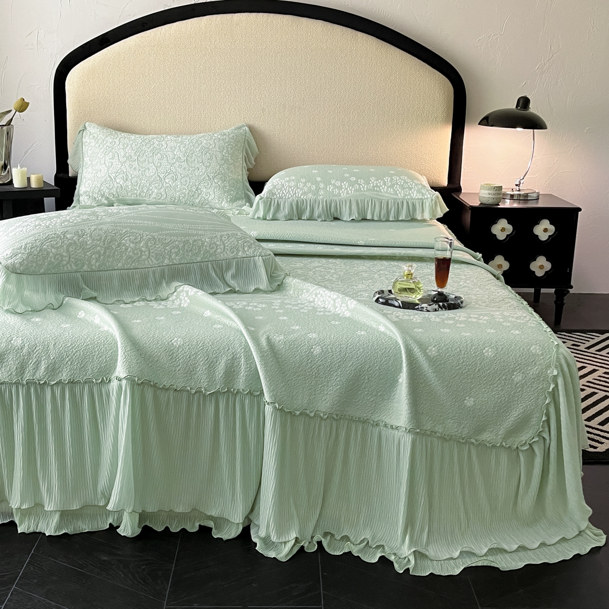 91家纺网 家纺一手货源 找家纺 莱米家纺 2026新款蕾丝花系列冰豆豆床裙 花漾-绿