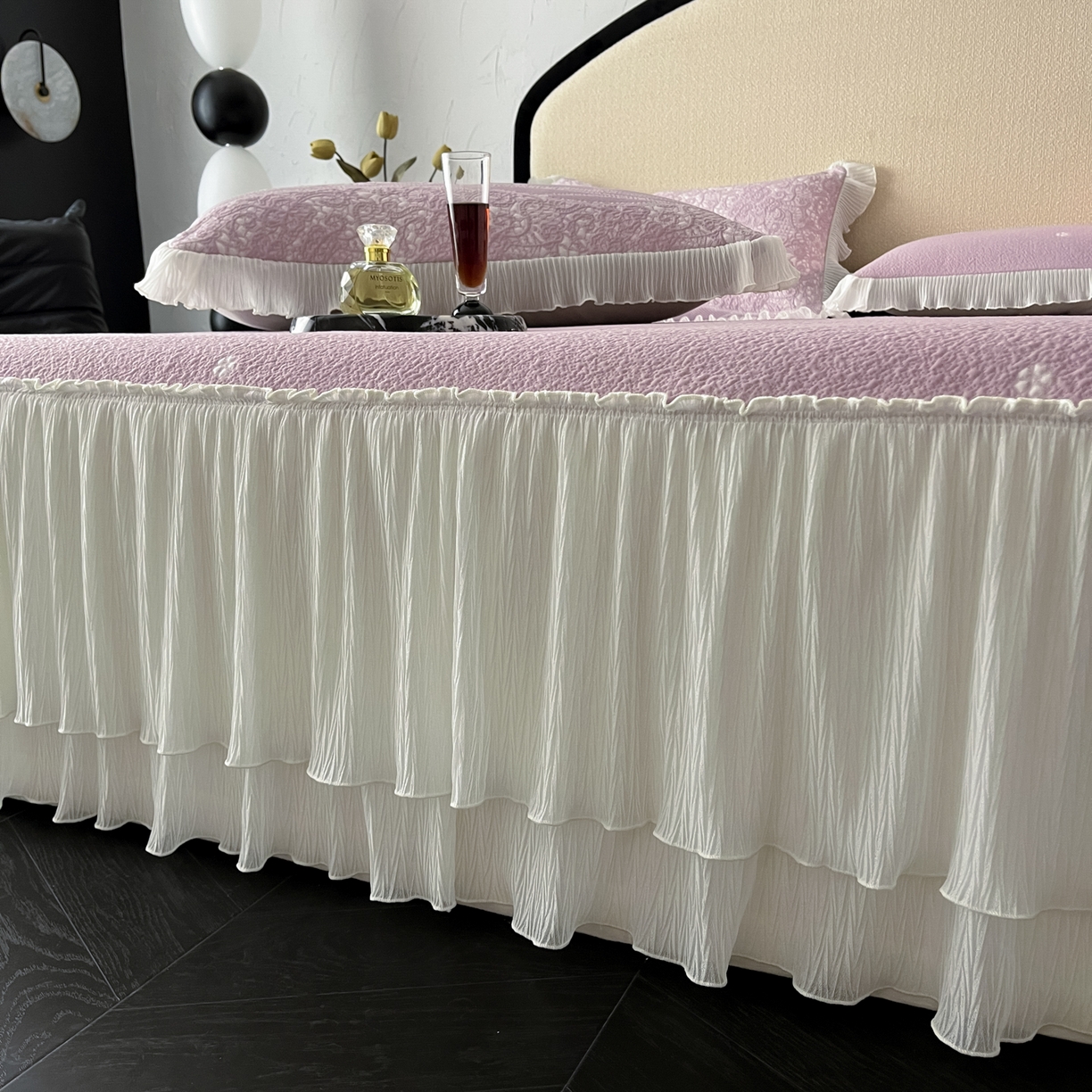 91家纺网 家纺一手货源 找家纺 莱米家纺 2026新款蕾丝花系列冰豆豆床裙 花漾-紫