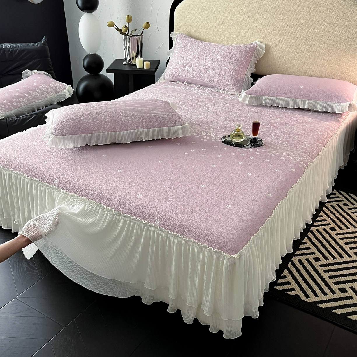 91家纺网 家纺一手货源 找家纺 莱米家纺 2026新款蕾丝花系列冰豆豆床裙 花漾-紫