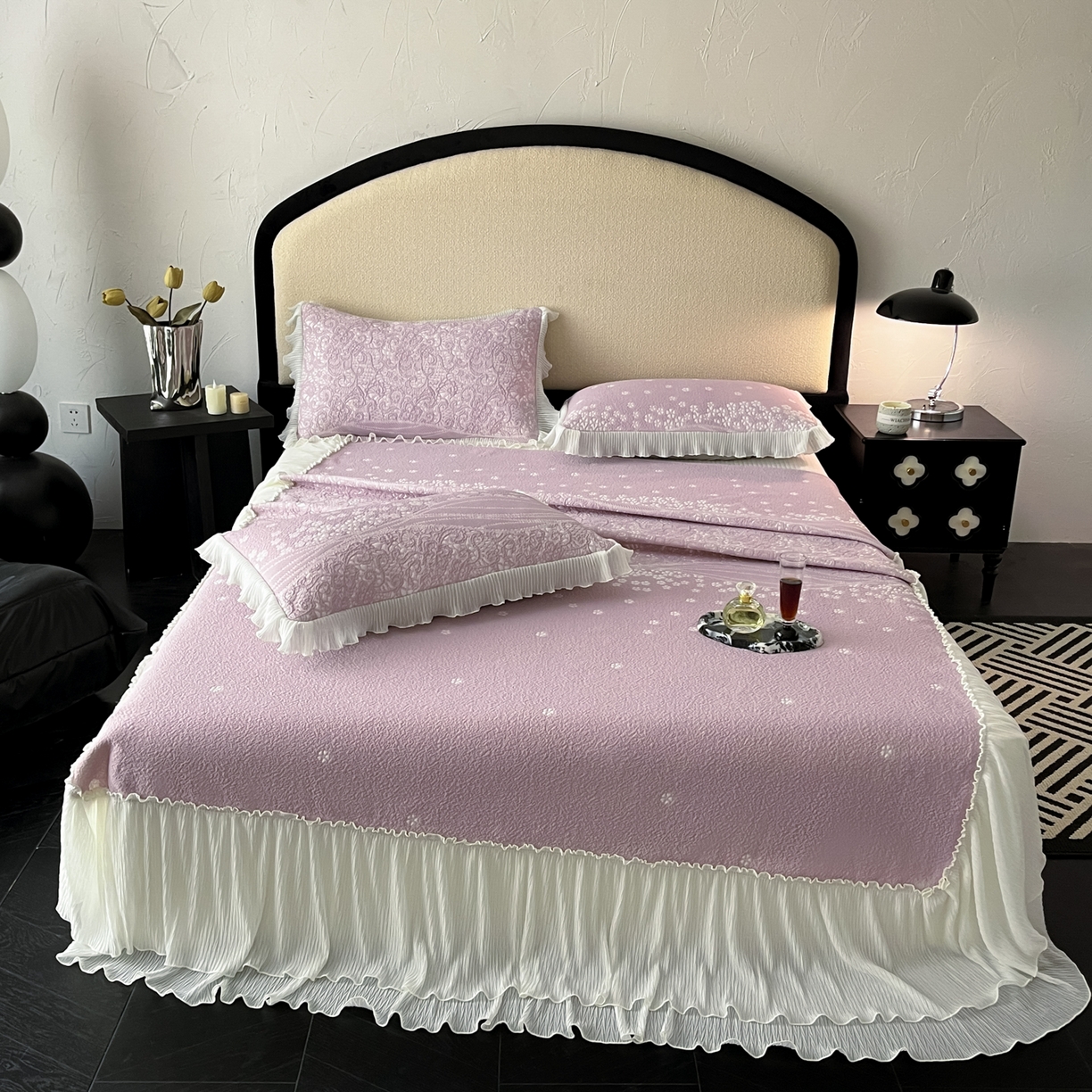 91家纺网 家纺一手货源 找家纺 莱米家纺 2026新款蕾丝花系列冰豆豆床裙 花漾-紫