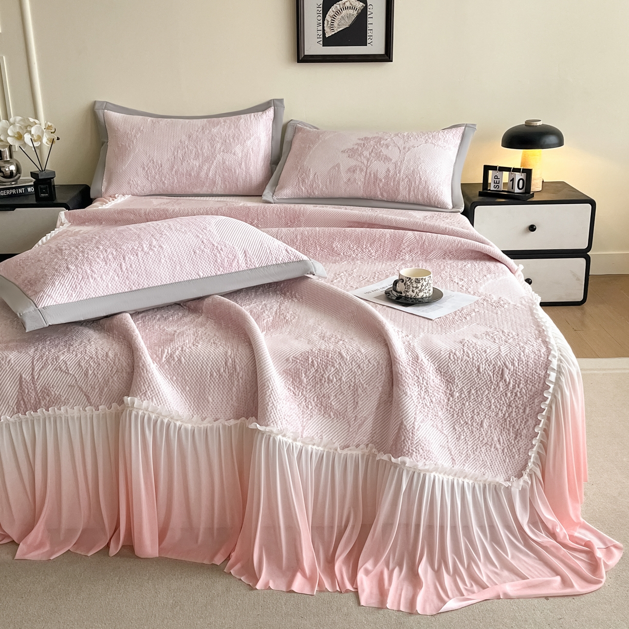 91家纺网 家纺一手货源 找家纺 （总）莱米家纺 2026新款PE凉感冰豆豆床裙水墨画系列