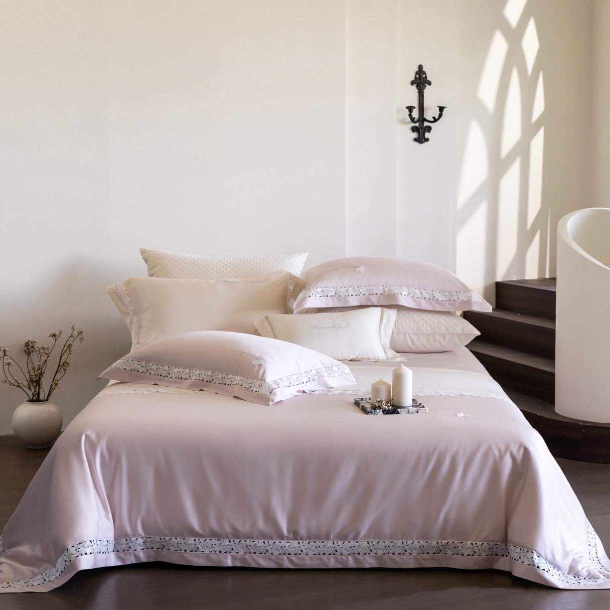 91家纺网 家纺一手货源 找家纺 佳汐蓝家纺 2026新款50S天丝棉镂空水溶蕾丝花边四件套-娜瑞诗系列 娜瑞诗-粉色