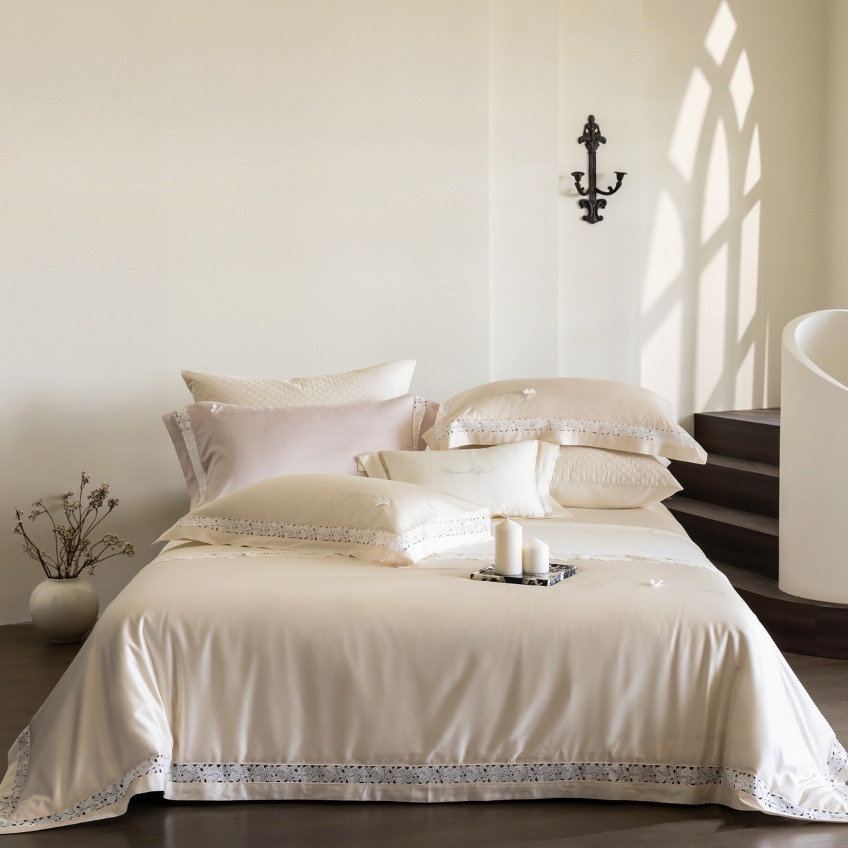 91家纺网 家纺一手货源 找家纺 佳汐蓝家纺 2026新款50S天丝棉镂空水溶蕾丝花边四件套-娜瑞诗系列 娜瑞诗-米白色