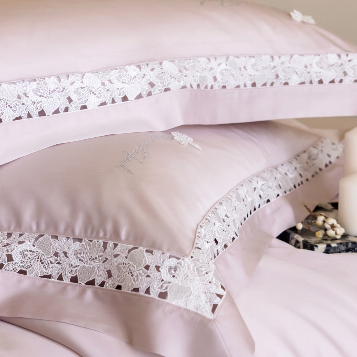 91家纺网 家纺一手货源 找家纺 佳汐蓝家纺 2026新款50S天丝棉镂空水溶蕾丝花边四件套-娜瑞诗系列 娜瑞诗-粉色